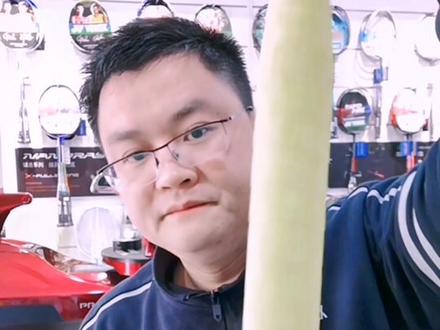 满足不了粉丝的穿线视频但缠手胶的要求还是安排上😂#胜利小鬼斩 #胜利tk66羽毛球拍 #胜利小隼羽毛球拍