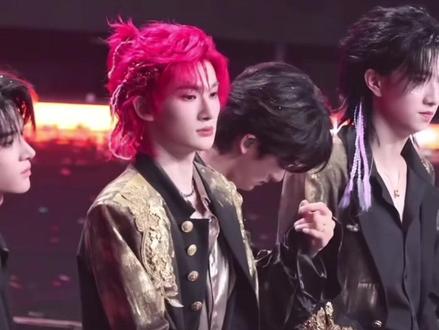 这个荣耀之战让余宇涵当嘴替还是太权威了 #余宇涵 #七匹狼#tf家族荣耀之战演唱会 #直播录屏