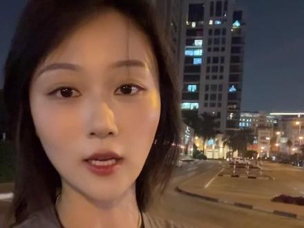 记者直击迪拜! 航班大面积取消,滞留人员等待复航通知。(记者:童馨仪 编辑:武熙航)#美伊战争 #迪拜 #滞留旅客 #中东局势