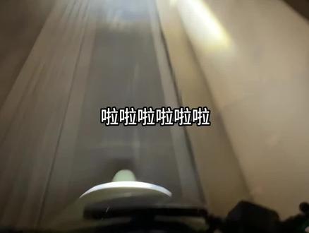 随橙想呢,反耳又发了个重制版。#乌兰图雅 #站在草原望北京 #抽象 #翻唱 #全开麦 站在草原用烂麦,现场的朋友大家……啊!!