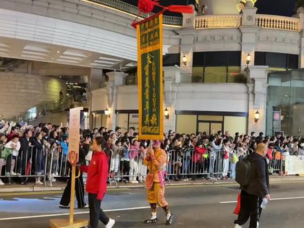 #大年初一香港春节花车巡游
#潮汕英歌舞 也来了😎
本来准备特地去潮汕看看的
没想到在香港提前看了
#庄恩琪 小朋友跳的真棒👍