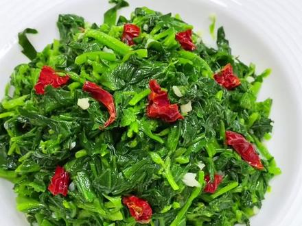 春天就是吃野菜的季节,给大家分享凉拌荠菜的家常做法#凉拌荠菜#荠菜的神仙吃法 #美食教程#春天的味道 #我的厨房日记