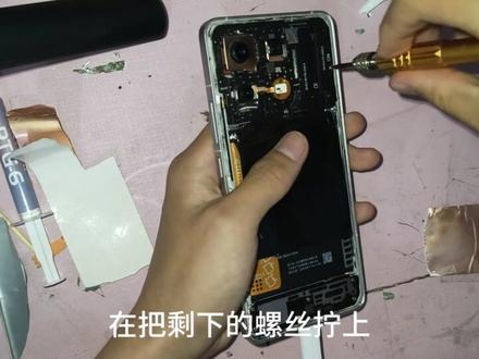 给朋友手机换个电池和后盖#手机维修日记 #红米k70至尊#数码@susu @润 @𝒮𝒽𝒶𝑜 ᥫᩣ @玉.