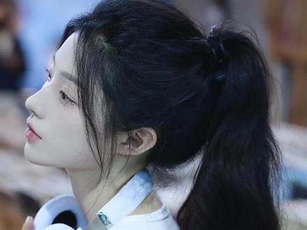 有手就会这样扎高马尾谁不是校花呢?#发型教程 #高马尾 #增加发量 #头发 #简单发型