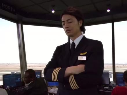 重温#飞行员小姐 ,每次都会被这里笑到😆顺便吐槽一下堀北真希的造型😒还是小时候可爱啊……