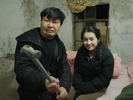 小夫妻入住荒废10年的老宅,第一夜嘴上说不怕,身体却··· #旧屋改造 #山居生活 #土灶 #老屋改造