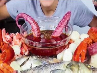 疑似遭胁迫?主播光鲜亮丽的背后一面到底暗藏了什么呢?#奇闻异事 #揭秘 #解说