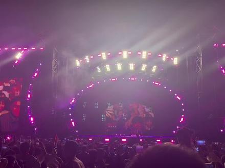 萨菲娜对于男生的意义是什么:
她的美丽与温柔,能够把人的心捕捉住,让他们对爱情有了新的认识。对于男生来说,她的意义就是象征着爱情的永恒、美好的节日与浪漫的肉体欢乐。爱神萨菲娜,把爱情带入了人们生活中,使它成为大多数男生生活中不可或缺的一部分。#痛仰乐队 #保护姑娘贯彻落实 #萨菲娜