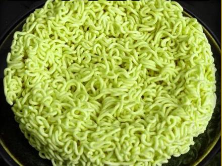 方便面真的是垃圾食品吗?看完加工过程你就知道了!#香菜方便面 #方便面 #泡面 #白象方便面