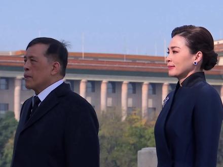 泰国国王和王后参观灵光寺