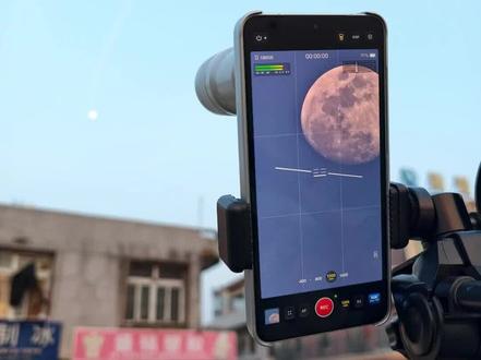 这份能定格宇宙浪漫的快乐,谁能不心动!#摄影师在汕尾捕捉空间站凌月瞬间