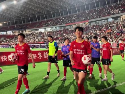 重磅!辽宁铁人张家鸣,正式登陆欧洲! 加盟塞尔维亚甲级联赛的沃日多瓦茨队!
他是中国足球名宿张永海之子,
18岁,中甲6球2助攻,
曾参加英超伯恩利U21试训,
去年的三大球运动会,
他一个人轰进7球,拿下银靴,
带着实力并不算最强的湖北队杀出一条血路!
英语好、球商高,留洋适应完全没问题!
中国足坛下一个王博豪或许已经出现!#辽宁铁人 #实况足球手游 #易球成名计划 #实况足球online