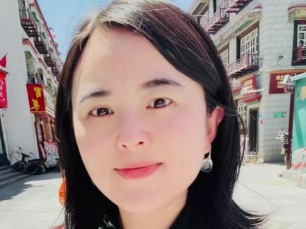 苏姿丰 黄仁勋芯片双雄争霸的故事 两位芯片大佬黄仁勋和苏姿丰先后来华,两位正好又是远方亲戚,现在分别领导世界算力芯片行业的第一名和第二名,堪称传奇!再来来听听他们领导的英伟达和AMD过去30年在高端芯片的巅峰对决跌宕起伏的故事!
#黄仁勋 #苏姿丰 #英伟达 #芯片 #科技