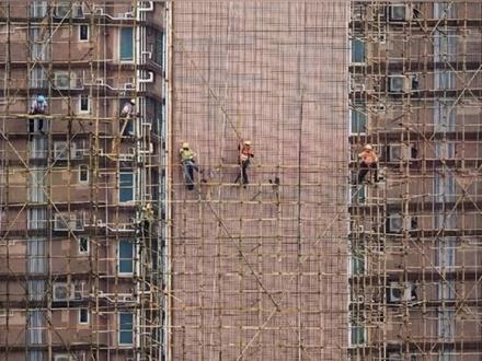 香港建造业总工会理事长回应竹棚架使用质疑