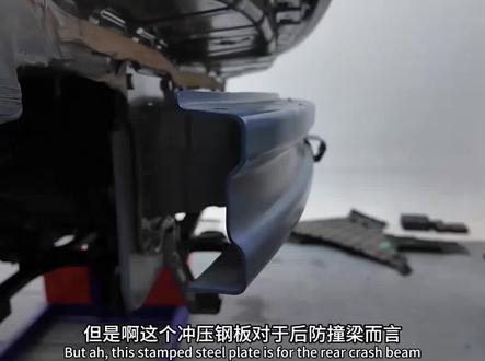 尚界H5:单层钢板后防撞梁
#尚界 #尚界H5 #国产车 #大飙车 #大飙车拆车