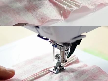 2种双针使用技巧。
家用缝纫机使用双针来缝制塔克褶的方法教程,还可以用来做衣服下摆的处理哦,家用缝纫机压脚塔克压脚#我的缝纫分享 #家用缝纫机