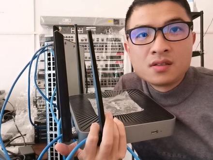 3分钟搞定!华为三层交换机+普通路由器上网,小白也能一次成功 不讲废话,直接上操作!华为三层交换机与无线路由器对接上网的标准配置流程。网工必备技能,建议反复观看!#交换机配置 #网络工程师 #华为交换机 #网络技术 #技术干货