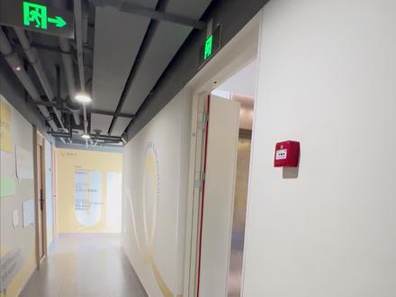 月薪 7k 在上海住进了理想中的房子 静安区品质公寓,整租一居只需3000元起~
✨24小时安保+智能门锁 女生独居安全感拉满
✨洗衣机冰箱全是品牌家电、一级能耗
✨卫生间干湿分离,自带化妆镜
✨楼下就是商圈、美食街、地铁口,7-11、肯德基麦当劳生活巨方便!
静安地段 + 地铁口 + 民水民电 + 拎包入住 + 贴心管家 + 丰富公区 + 24H安保 🏠
#上海租房 #上海公寓 #微领地青年社区 #个人转租 #租房