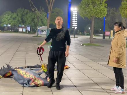 #舞龙 #健身龙 现场教会你喜跳龙门,跳龙时让龙绸打开