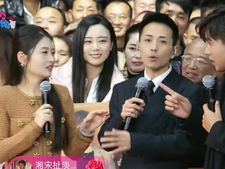 牙膏女王海利姐为了我们922的扛把子能脱单 在索图大舞台唱歌 一开口 直接把索图老师干傻眼了#热门话题