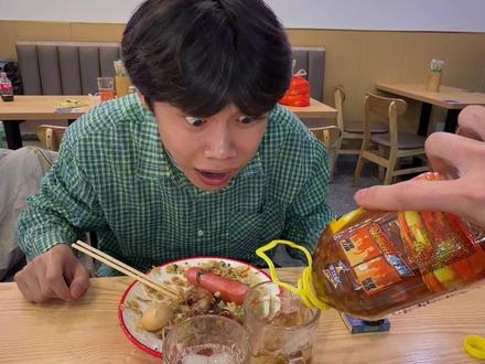 眼睛瞪得像铜铃...#冰红茶 #这一口会很疯狂 #江小白故事