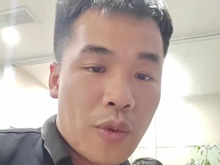 #vibecoding #程序员日常 #科技下一站 #过来人经验 #AI团队
vibecoding,需要多少的过程变化,每个岗位有自己的一个工具,最终的整合创新,输出一致的目标,解决了大量公司缺乏人才的问题,普通人也能创造高价值的目标,不再是人才创造奇迹时代