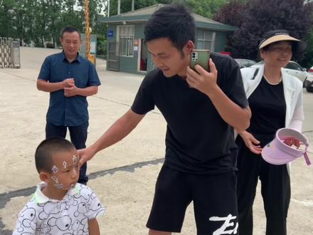 大家的大伯已安全送达,如果没有什么纰漏的话,还是挺完美的#记录我们的生活点滴 #记录真实生活 #亲子时光 #陪你长大陪你看世界 #亲子陪伴记录