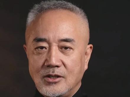 行酒令有的地方也称划拳,正常是在酒宴尾声,遇到好友时一种酒宴游戏,这是脑与手配合,好多年没有玩快忘了,练习一下
