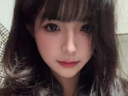 #日常分享 #肯德基
快速服用一枚至尊七虾堡和一枚草莓年糕风味派