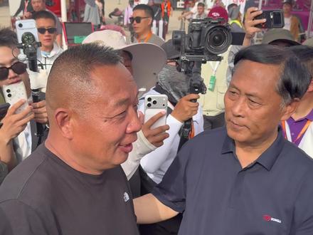 于东来慰问长城环塔车队!送了1000箱红牛! #2026长城汽车环塔拉力赛#中国坦克为梦想加速#长城汽车2026环塔正式开赛