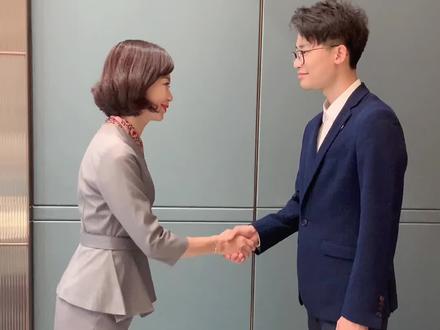 #礼仪 与人握手时,应避免这些不恰当行为。真正的礼仪,藏在细节之中。🌹