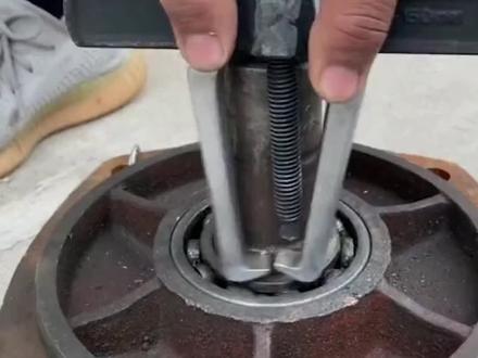 水泵风机轴承是修空调最多见的维修活,有这个拉马,没有拆不下来的轴承。#空调工具 #空调维修