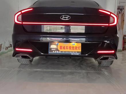 十代索纳塔升级后杠灯,比原车灯多了扫描、流光转向、刹车灯和双边倒车灯#汽车灯光升级 #尾灯 #杠灯