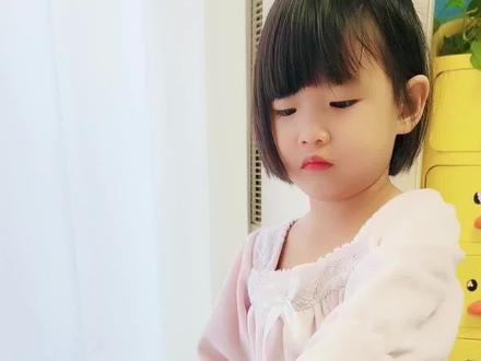 2岁新年手工|彩色碎纸画新年马儿
骏马迎春,福气满满,今天用彩色碎纸拼贴新年马儿,简单好玩~
#家庭美育#创意美术#幼儿园手工#新年主题画#拼贴画