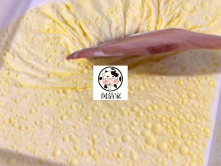 《冰牛奶制作第一期》 这一集主要讲的是如何选生奶煮奶以及凉却自然结奶皮的一个过程 下一期会拍怎么把冰好的牛奶做成你们看到的冰牛奶成品 #闵洁家 #保山冰牛奶 #教学