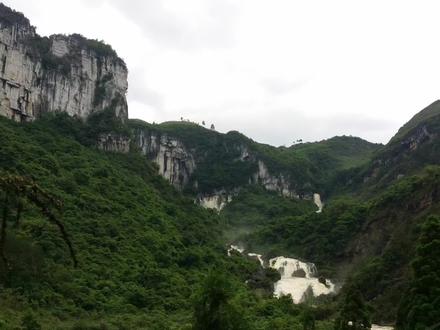 独山王屯瀑布
#从半山溶洞流出