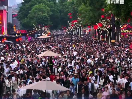 马年开年迎来“下马威”,今年所有法定节假日全与周末重合,有人调侃:这下不用调休了