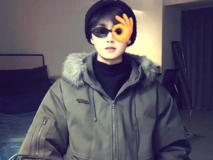 最近超🔥的《高还没富但帅》手势舞教程来啦,快让你姓张的朋友给你拍#高还没富但帅 #我比高富帅更冷漠 #手势舞教程 #手势舞 #BONELESS