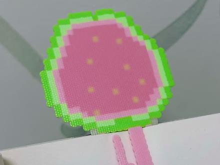 今天水果回形针书签——芭乐
#书签 #水果拼豆 #芭乐 #拼豆 #拼豆图纸