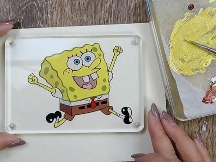 一分钟教你学会玻璃画,解压的小画儿,喜欢海绵宝宝的笑,无忧无虑#玻璃画#中视频伙伴计划