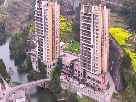 这是世界上最小乡镇,全镇不到500人,生活施舍却一应俱全,你见过嘛#最美乡镇 #春在镇 #奇闻趣事 #四川dou知道