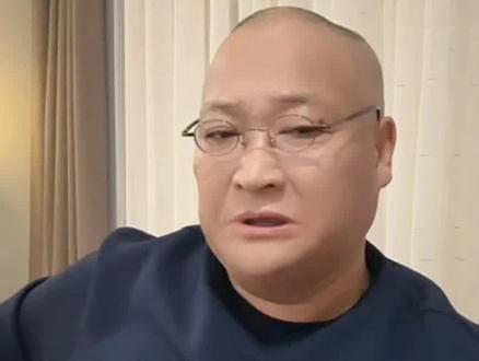 路小波说,二柱子和主持人德江