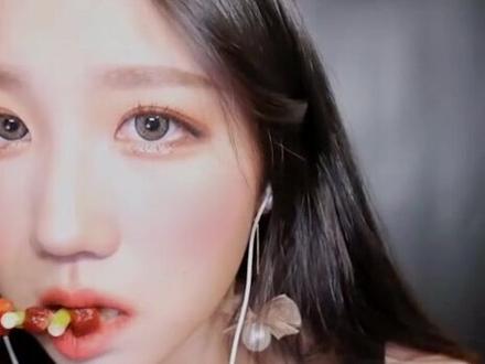 #asmr#美女 #彩妆 #啃笔 六月妹妹啃笔2