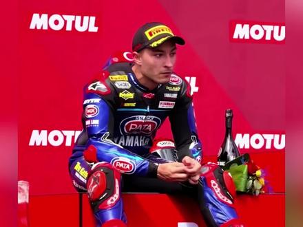 难受的61号 #张雪机车 #motogp #瓦伦丁德比斯 #比赛现场 #摩托车