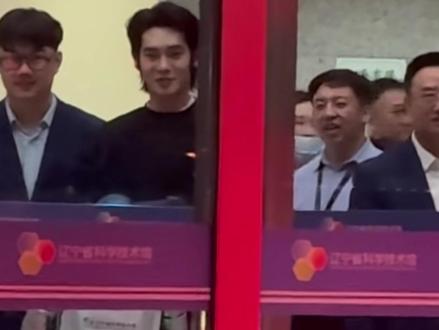 没关系主播假装也被老公亲到了#于适 #镖人 #于适和小鱼儿天下第一好 #向全世界安利