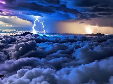 黑色星期五!全球股市大跳水!日韩股市收跌!日经225盘中失守49000点,AH股巨震调整!创业板放量跌超4%,抄底资金亏麻了!AI牛彻底凉了?