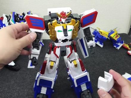 炫卡斗士W 炫蓝巨狮王VS勇者凯撒 大帝EX凯撒