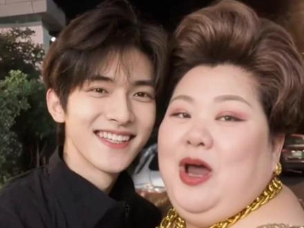 AI女大款爱上我 | 兄弟们,我不想努力了#剪映 #情侣 #ai女友 #富婆 #富婆爱上穷小子 AI女大款爱上我