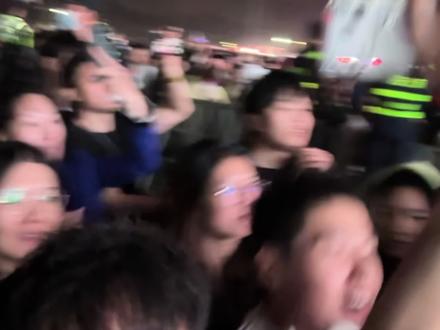 新年第一天是与薛之谦度过的
人生的第一场电音节
#薛之谦 #广州风暴电音节 #热门