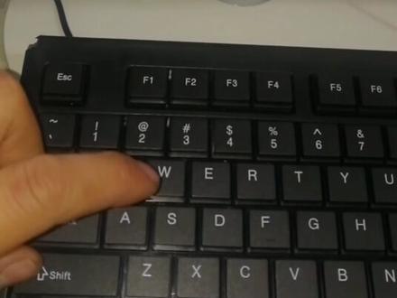 上档键:↑Shift 大写字母锁定键:Caps Lock